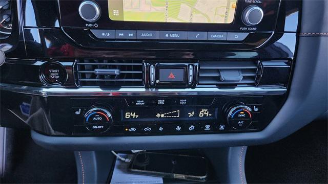 Photo of 2024 Solid Gray/Super Black Nissan Pathfinder
