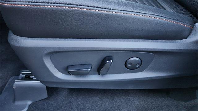 Photo of 2024 Solid Gray/Super Black Nissan Pathfinder