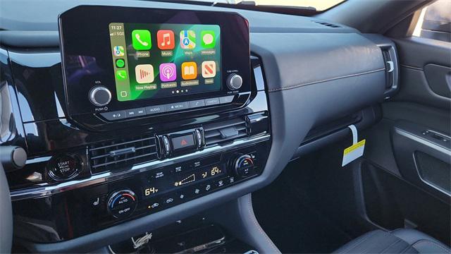 Photo of 2024 Solid Gray/Super Black Nissan Pathfinder