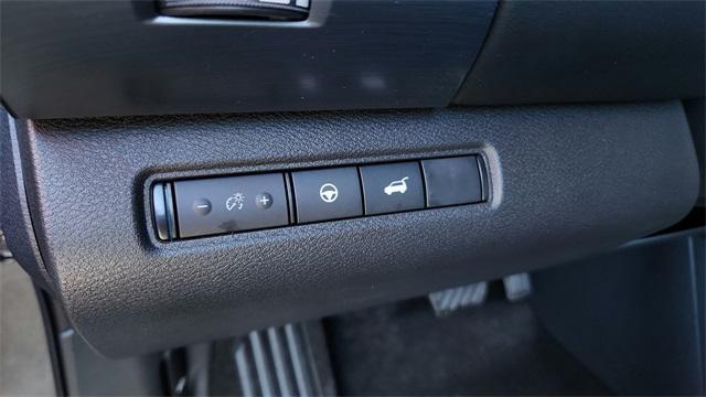 Photo of 2024 Solid Gray/Super Black Nissan Pathfinder