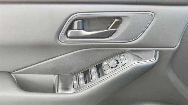 Photo of 2026 Super Black Nissan Rogue