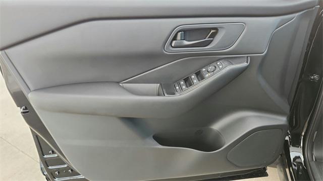 Photo of 2026 Super Black Nissan Rogue