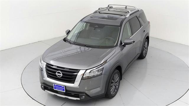 Photo of 2024 Gun Metallic Nissan Pathfinder