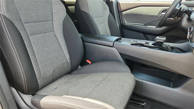 Photo of 2022 Caspian Blue Metallic Nissan Rogue