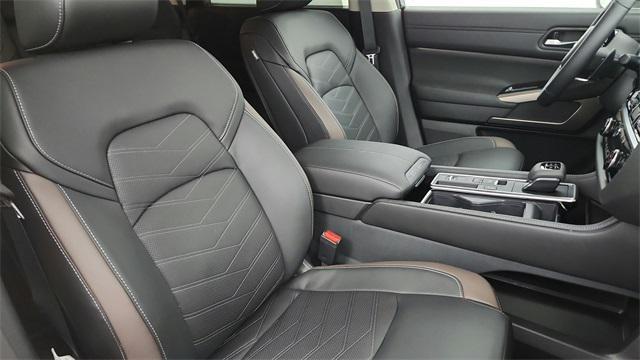 Photo of 2024 Gun Metallic Nissan Pathfinder