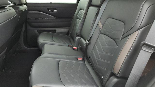 Photo of 2024 Gun Metallic Nissan Pathfinder