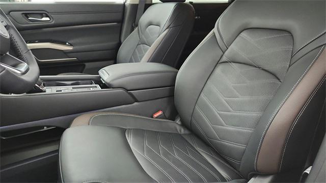 Photo of 2024 Gun Metallic Nissan Pathfinder
