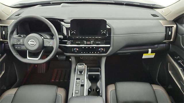 Photo of 2024 Gun Metallic Nissan Pathfinder
