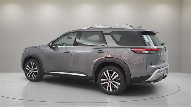 Photo of 2024 Gun Metallic Nissan Pathfinder