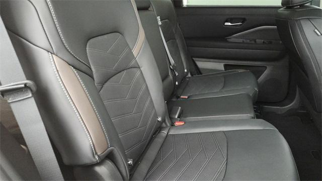 Photo of 2024 Gun Metallic Nissan Pathfinder