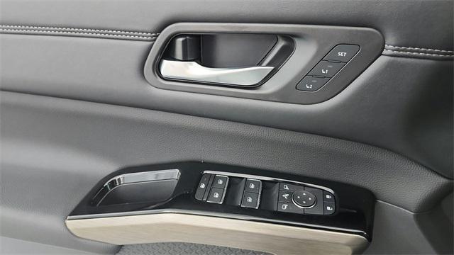 Photo of 2024 Gun Metallic Nissan Pathfinder