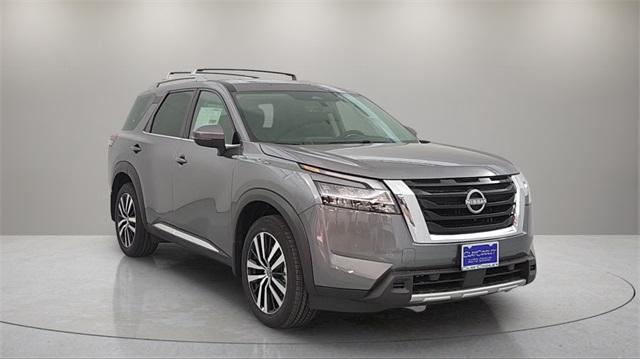 Photo of 2024 Gun Metallic Nissan Pathfinder