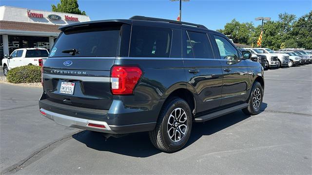 Photo of 2024 Stone Blue Metallic Ford Expedition