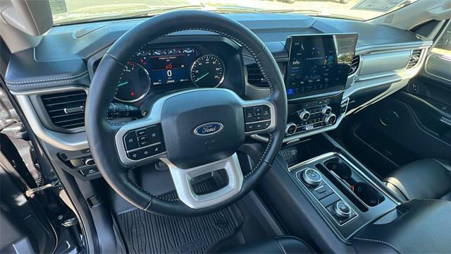 Photo of 2024 Stone Blue Metallic Ford Expedition