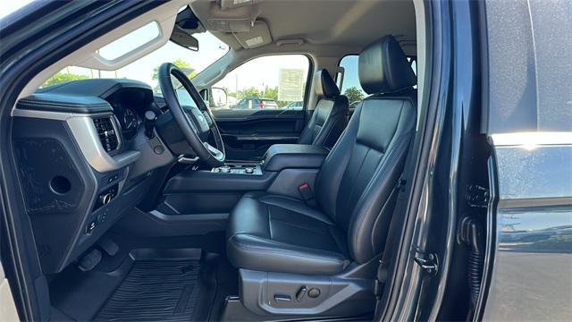 Photo of 2024 Stone Blue Metallic Ford Expedition