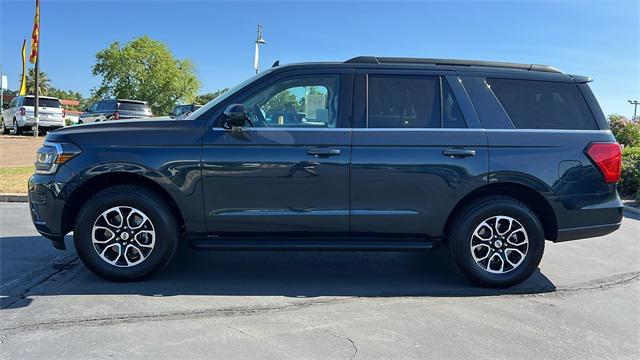 Photo of 2024 Stone Blue Metallic Ford Expedition