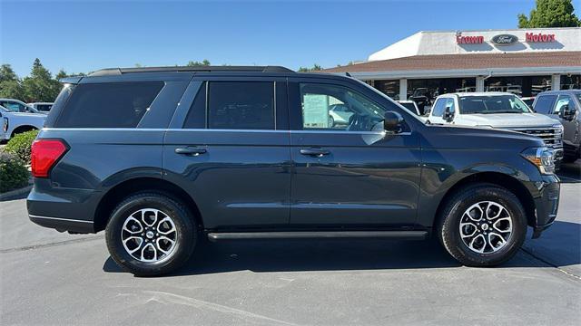 Photo of 2024 Stone Blue Metallic Ford Expedition