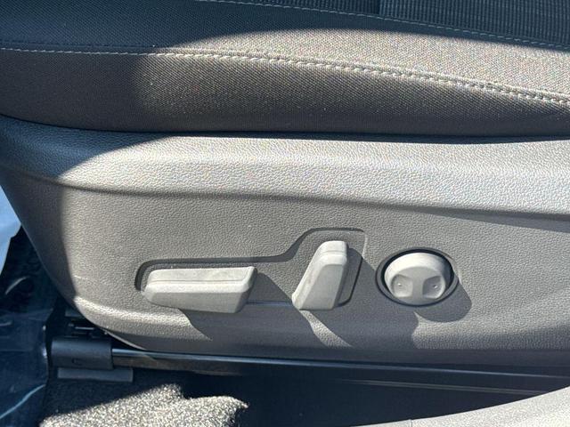 Photo of 2023 Lunar White Hyundai KONA