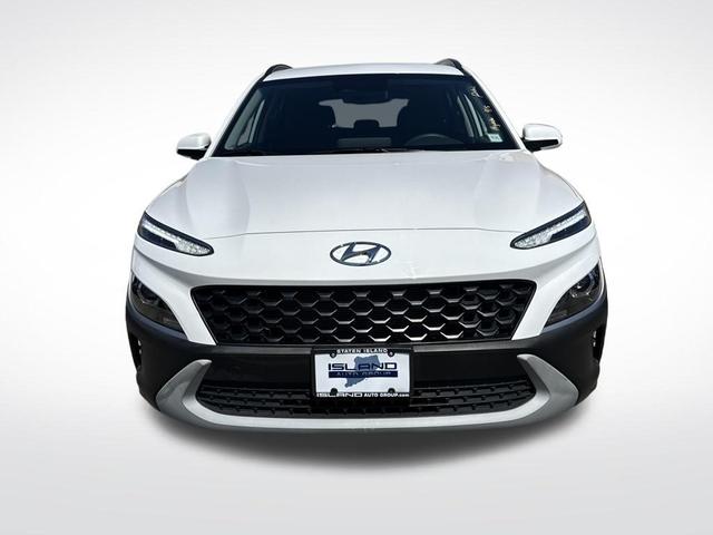 Photo of 2023 Lunar White Hyundai KONA