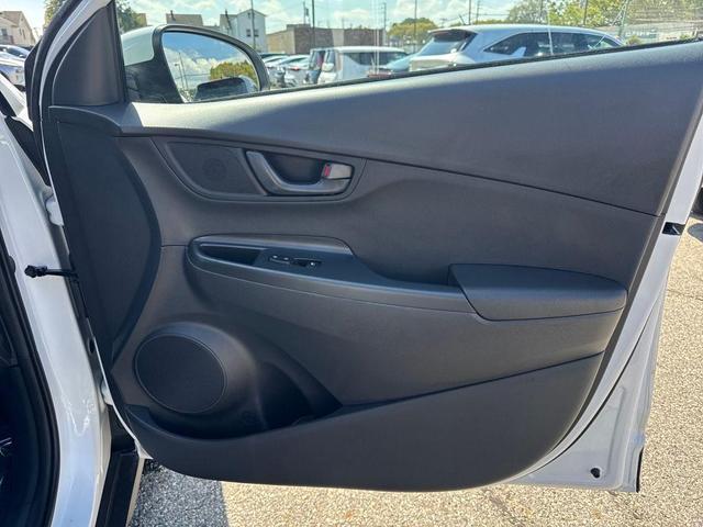 Photo of 2023 Lunar White Hyundai KONA