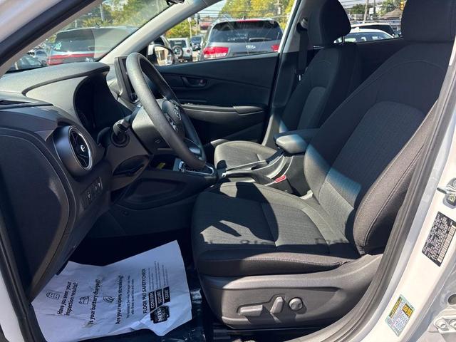 Photo of 2023 Lunar White Hyundai KONA