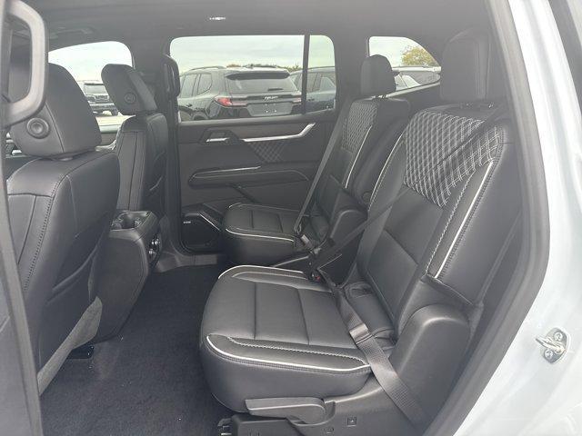 Photo of 2026 Glacier White Tricoat GMC Acadia