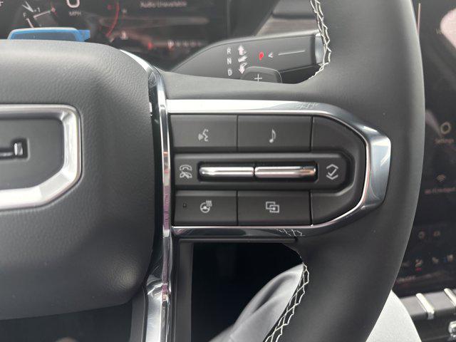 Photo of 2026 Glacier White Tricoat GMC Acadia