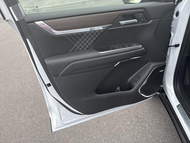 Photo of 2026 Glacier White Tricoat GMC Acadia