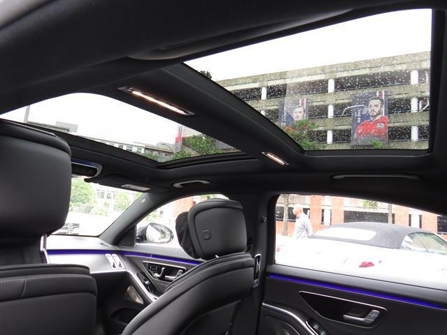 Photo of 2022 MANUFAKTUR Diamond White Metallic Mercedes-Benz S-Class