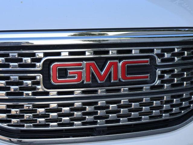 Photo of 2019 White Frost Tricoat GMC Acadia