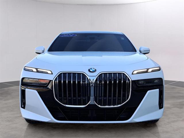 Photo of 2024 Mineral White Metallic BMW 760