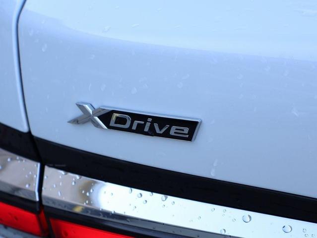 Photo of 2024 Mineral White Metallic BMW 760