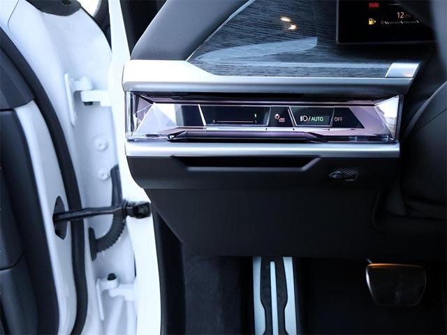 Photo of 2024 Mineral White Metallic BMW 760