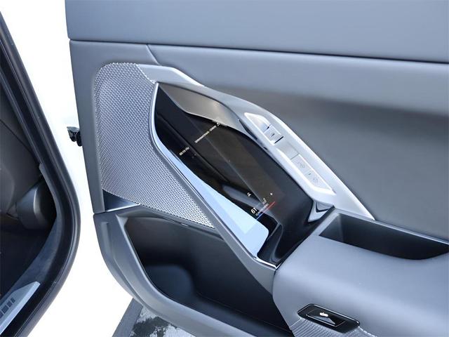Photo of 2024 Mineral White Metallic BMW 760
