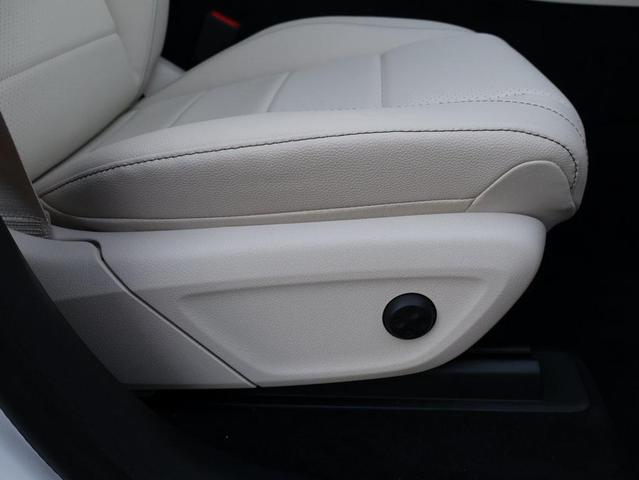 Photo of 2025 Polar White Mercedes-Benz GLE 450