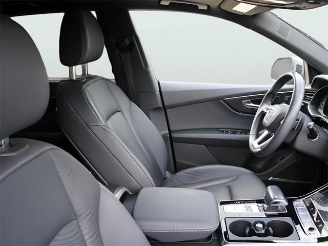 Photo of 2019 Samurai Gray Metallic Audi Q8