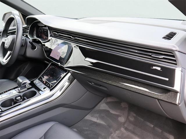 Photo of 2019 Samurai Gray Metallic Audi Q8