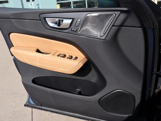 Photo of 2021 Denim Blue Metallic Volvo XC60