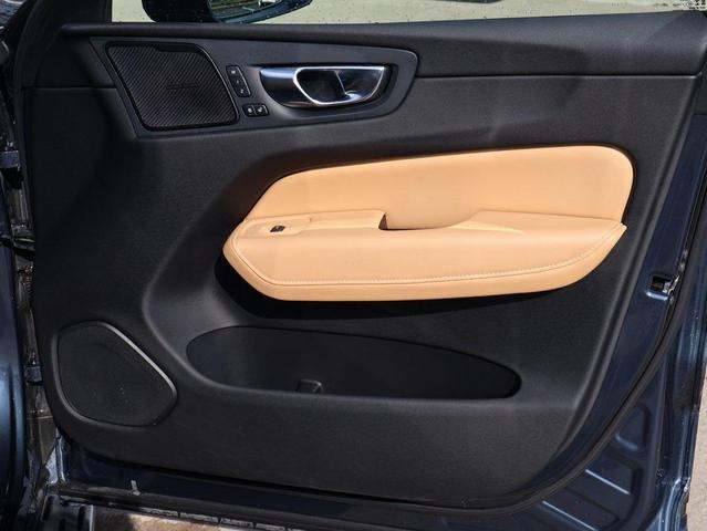 Photo of 2021 Denim Blue Metallic Volvo XC60