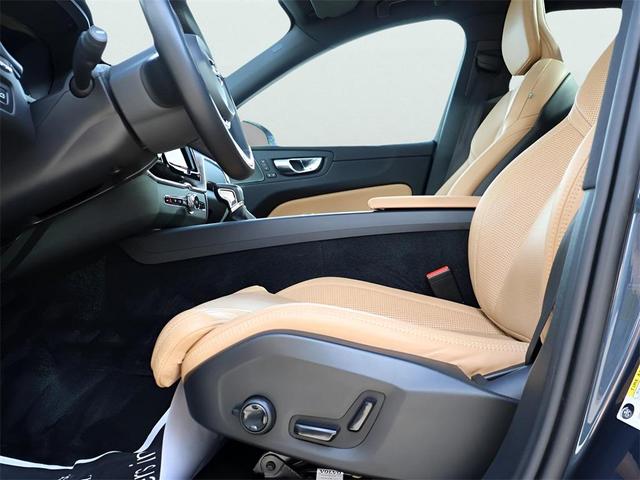 Photo of 2021 Denim Blue Metallic Volvo XC60