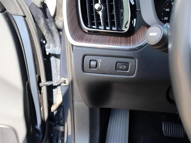 Photo of 2021 Denim Blue Metallic Volvo XC60