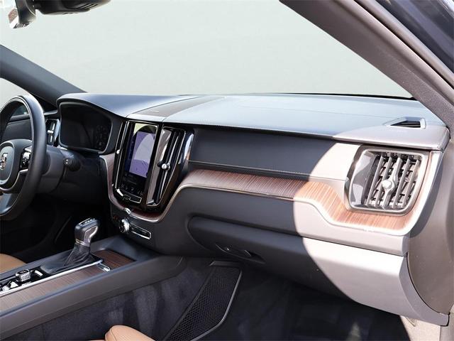 Photo of 2021 Denim Blue Metallic Volvo XC60