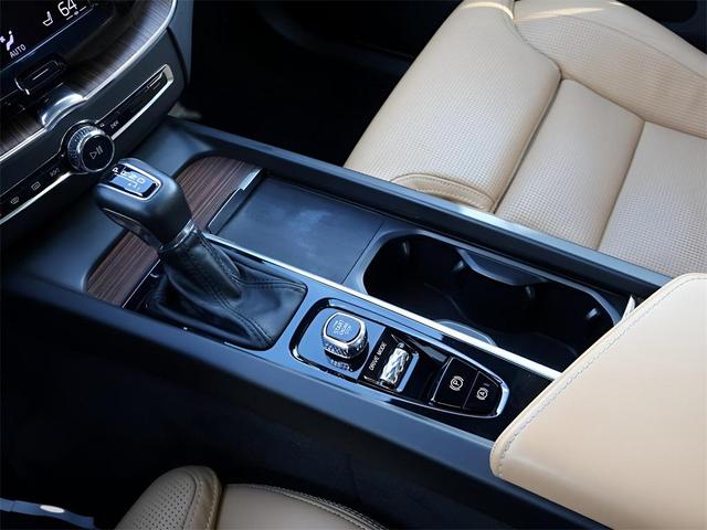 Photo of 2021 Denim Blue Metallic Volvo XC60