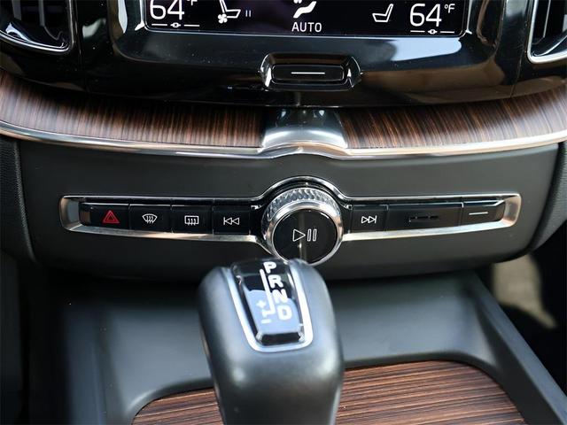 Photo of 2021 Denim Blue Metallic Volvo XC60