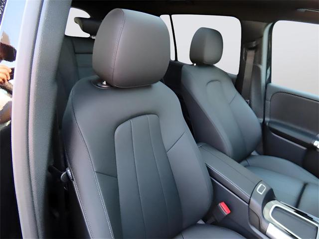 Photo of 2025 Night Black Mercedes-Benz GLB 250