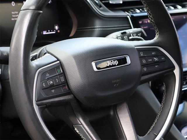Photo of 2022 Diamond Black Crystal Pearlcoat Jeep Grand Cherokee L