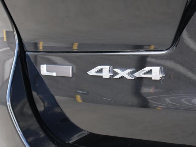 Photo of 2022 Diamond Black Crystal Pearlcoat Jeep Grand Cherokee L