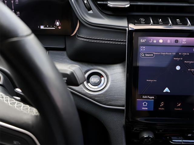 Photo of 2022 Diamond Black Crystal Pearlcoat Jeep Grand Cherokee L