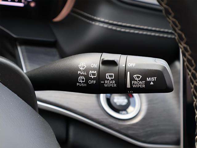 Photo of 2022 Diamond Black Crystal Pearlcoat Jeep Grand Cherokee L