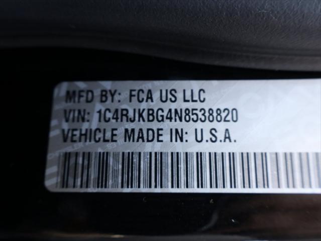 Photo of 2022 Diamond Black Crystal Pearlcoat Jeep Grand Cherokee L